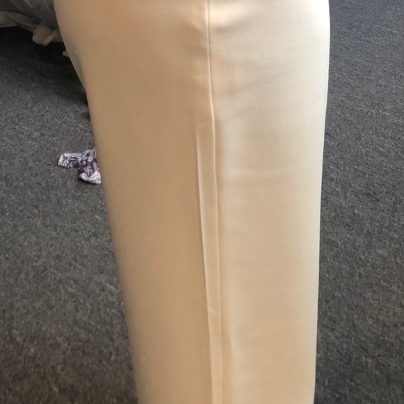 Off white suit - Picture 6 of 6